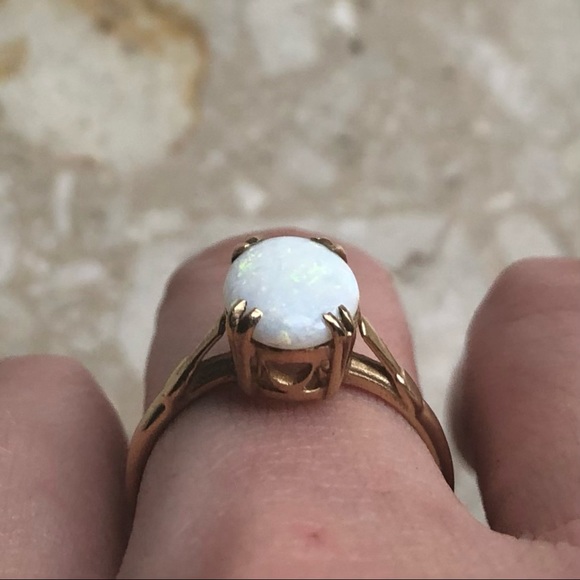 Vintage Opal Oval Yellow Gold Claw Ring - Picture 11 of 12